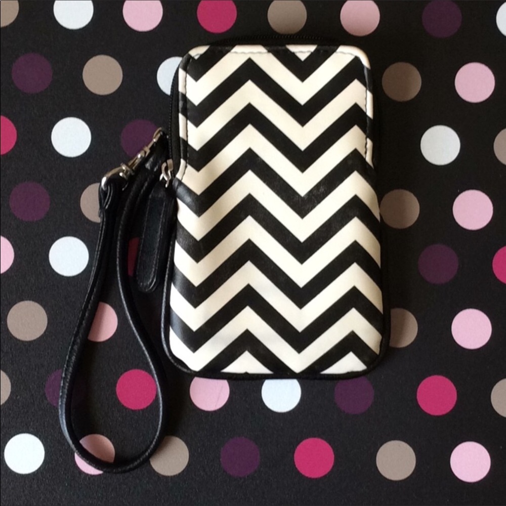 Black And White Chevron Wristlet